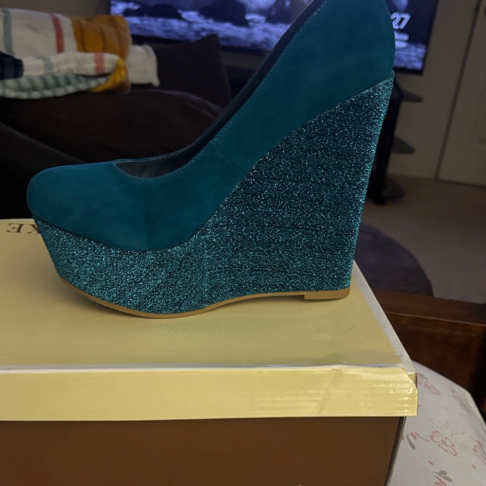 Styluxe Turquoise Sparkle Wedges